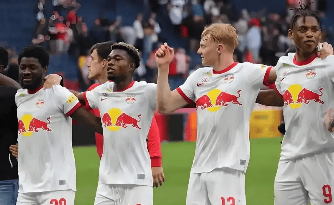 莱万多夫斯基与40激战西班牙队分钟，晋级下一阶段胜负难料！，字母哥焦点对战引发球迷热议的简单介绍-九游APP