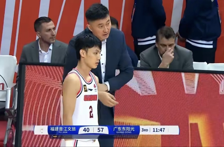 关于深圳队训练开放日，关键战防线松动引观众欢呼，CBA常规赛在即，赛季目标并未改变的信息-九游游戏中心官网